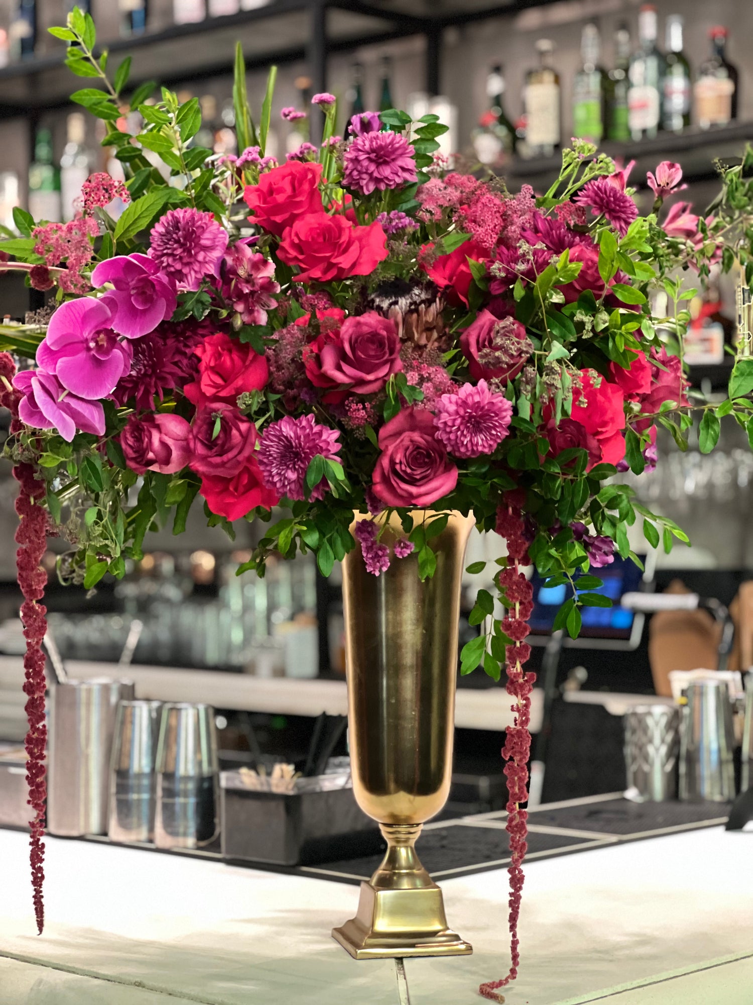 Luxury Hotel Florist in Charleston. Boone's Blooms creates weekly floral displays for 4 and 5 star hotels.