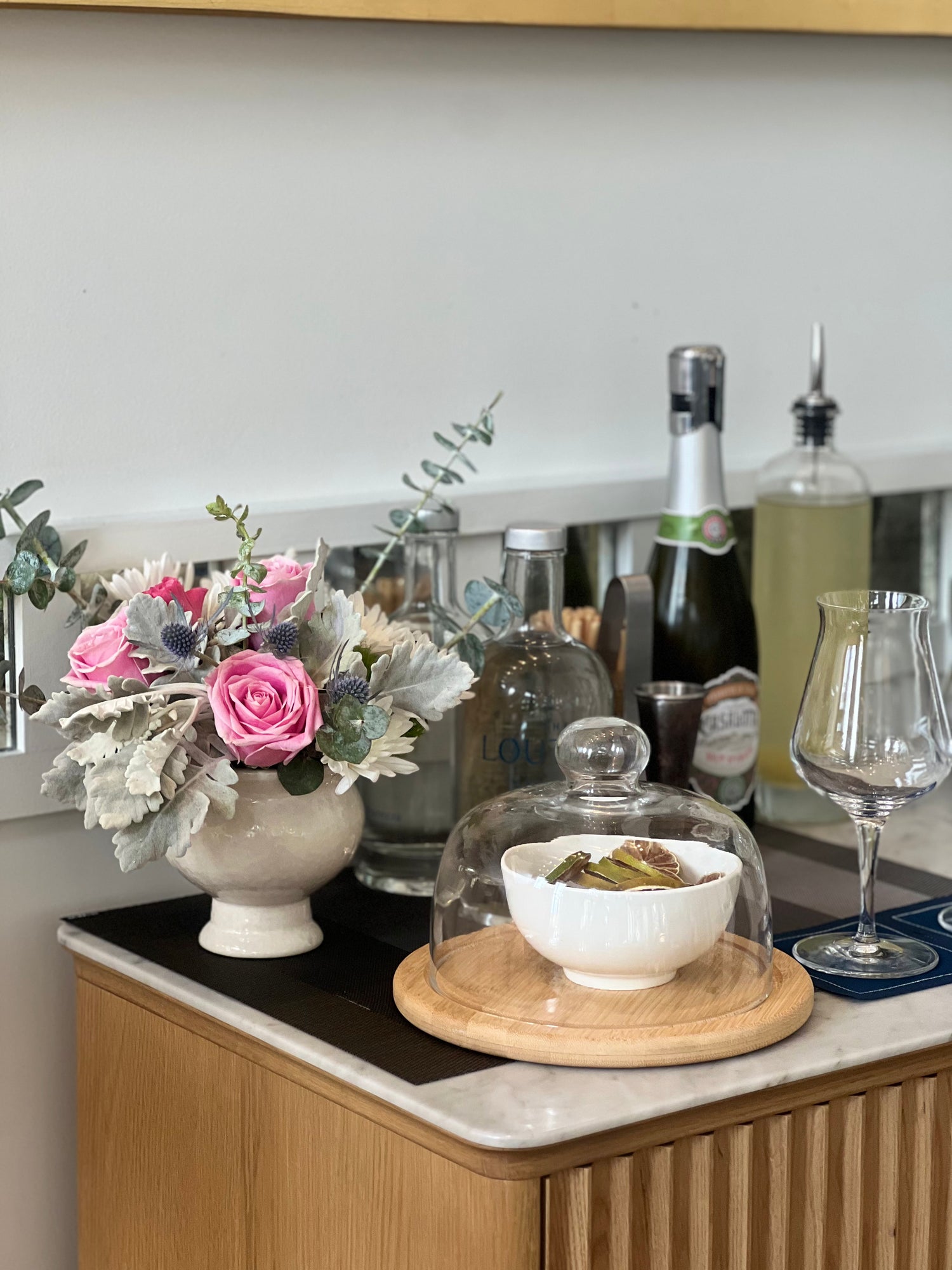 front desk florals Charleston. Luxury florals Charleston