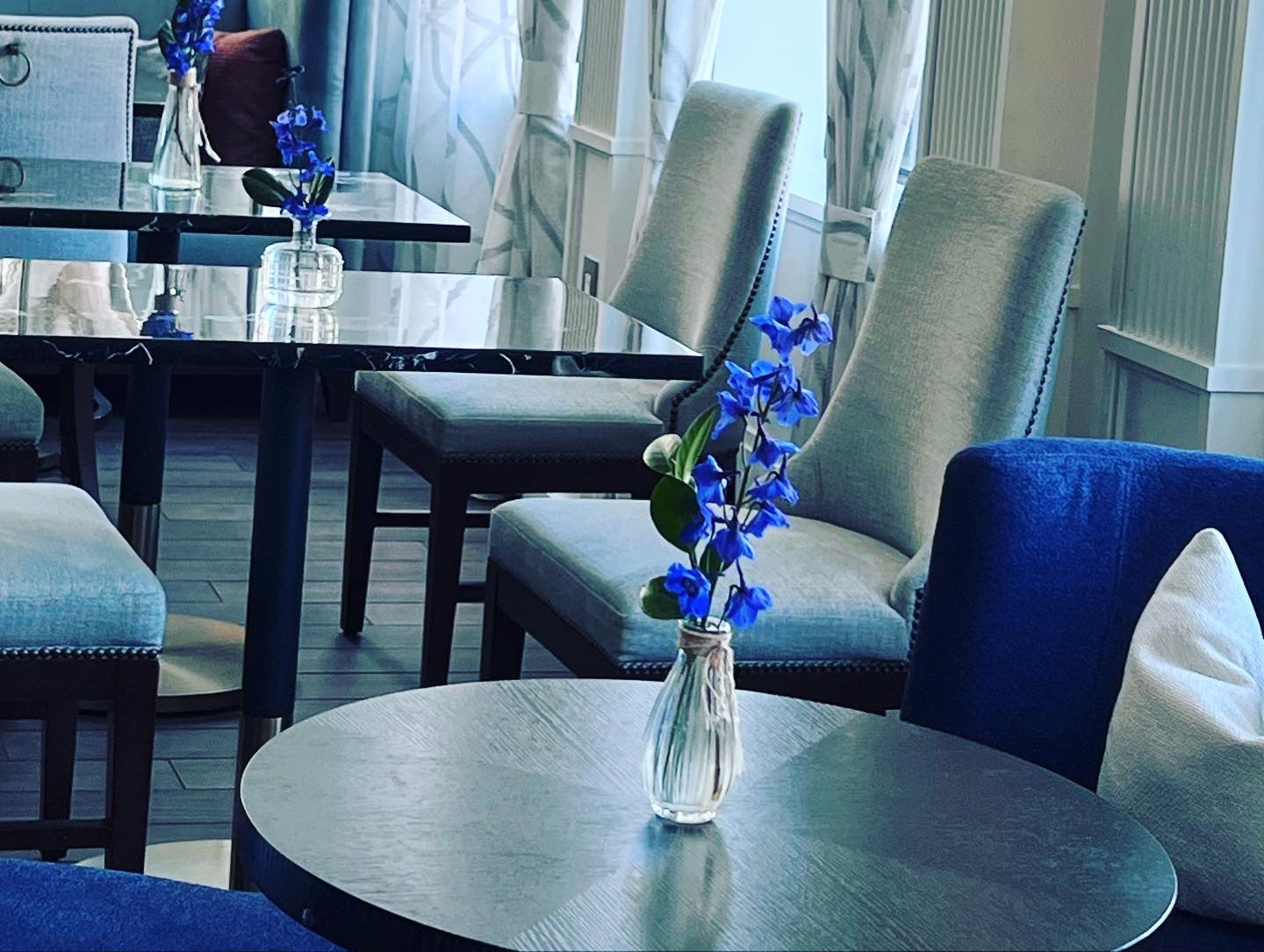 Restaurant florals, Charleston. Florals in bar. Hospitality florals. Charleston hospitality florist. Beautiful blue flowers in Loutrel bar. Charleston hotel florist.