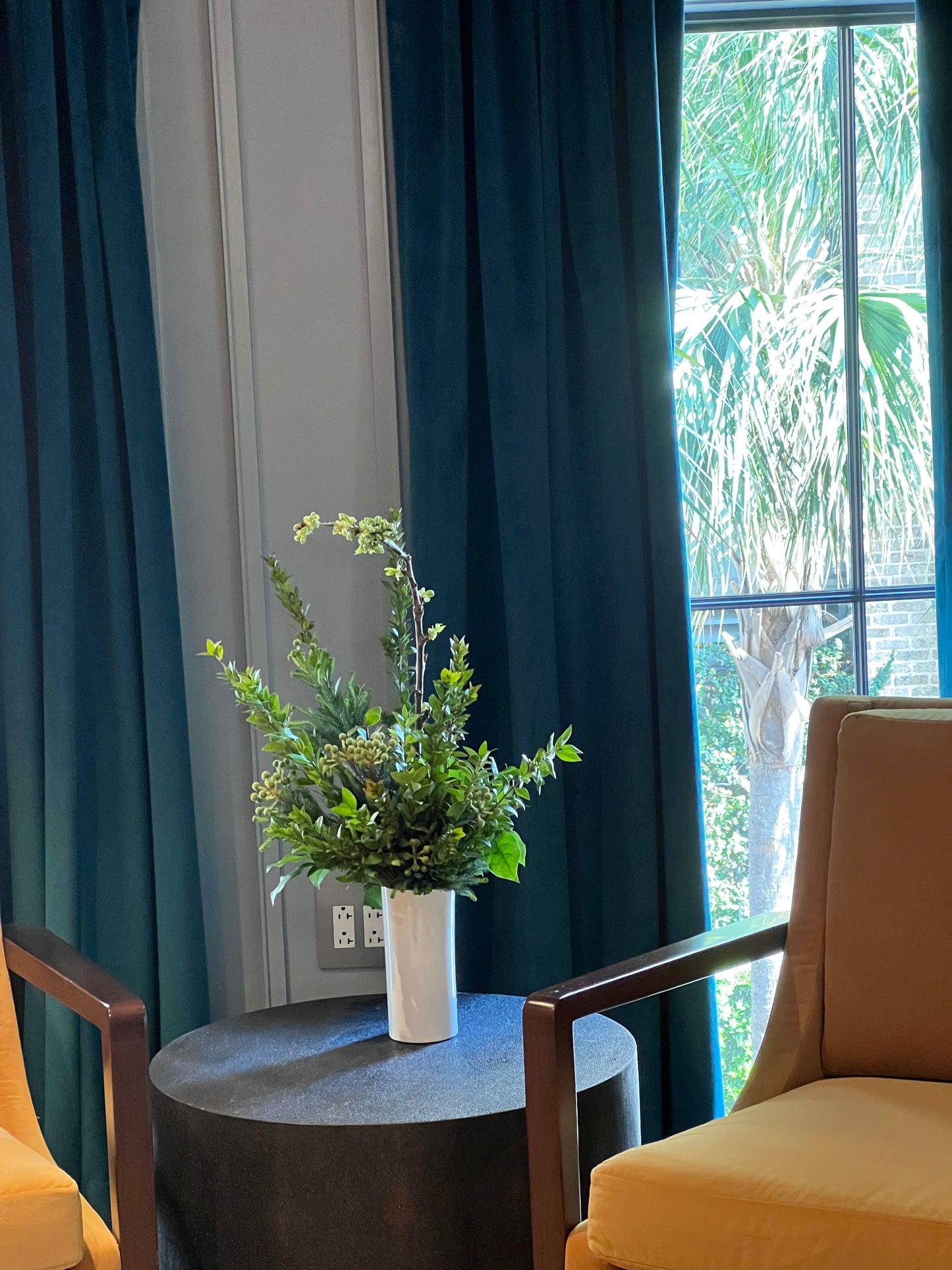 Hotel lounge florals. Hotel florist, Charleston. Charleston hotel florist. Guest room florals. Business florals. Suite florals.